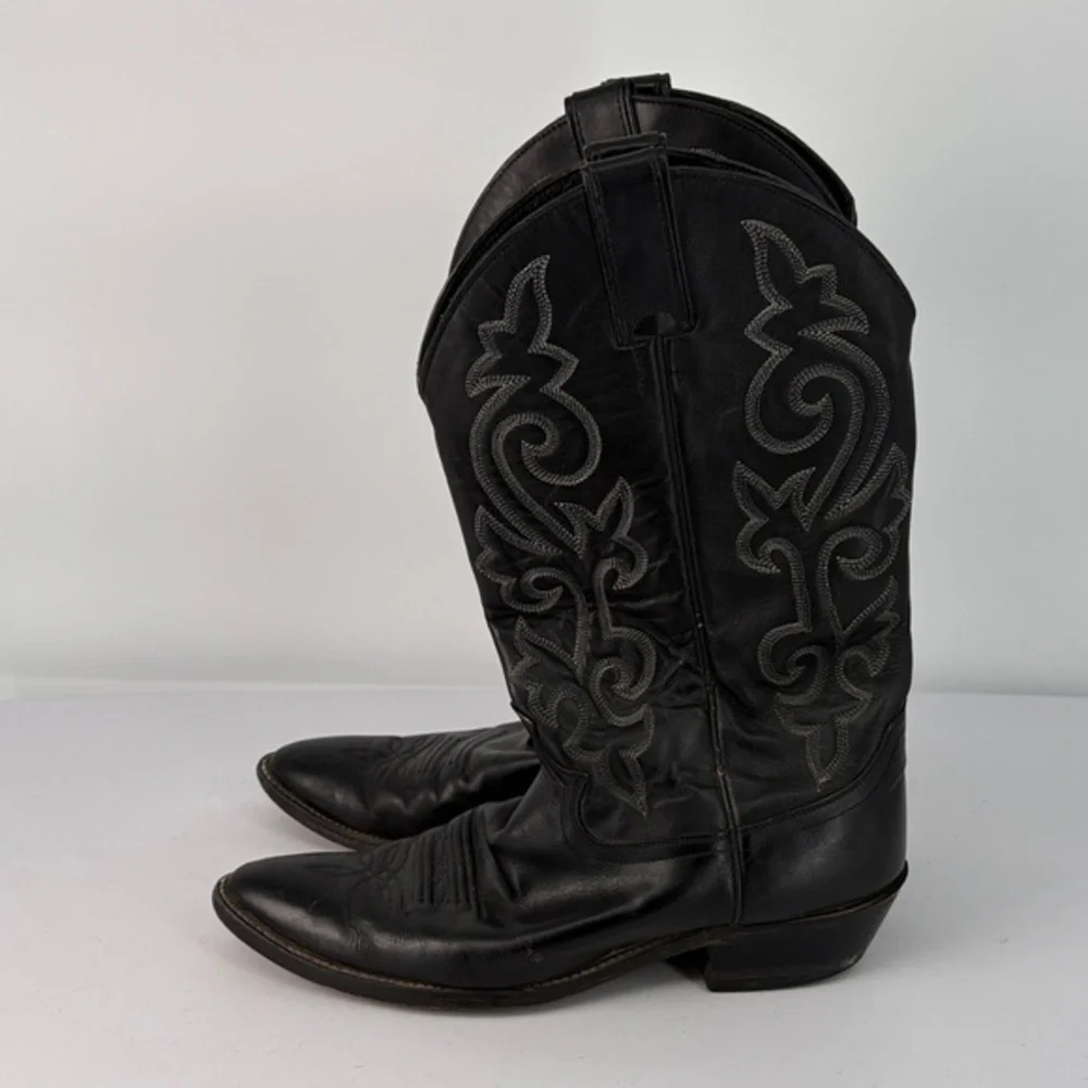 🍎 Justin Boots Black Embroidered pointed toe Boots